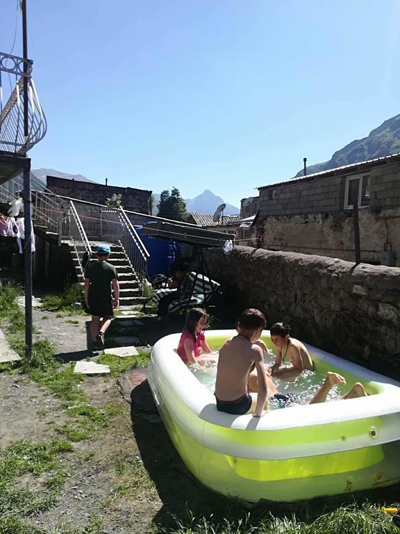 Nikoloz Guesthouse Казбеги Екстериор снимка