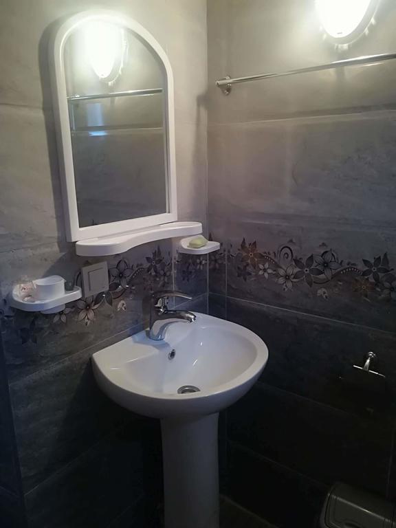 Nikoloz Guesthouse Казбеги Екстериор снимка