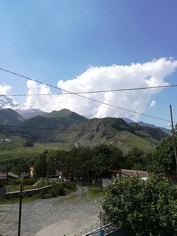Nikoloz Guesthouse Казбеги Екстериор снимка