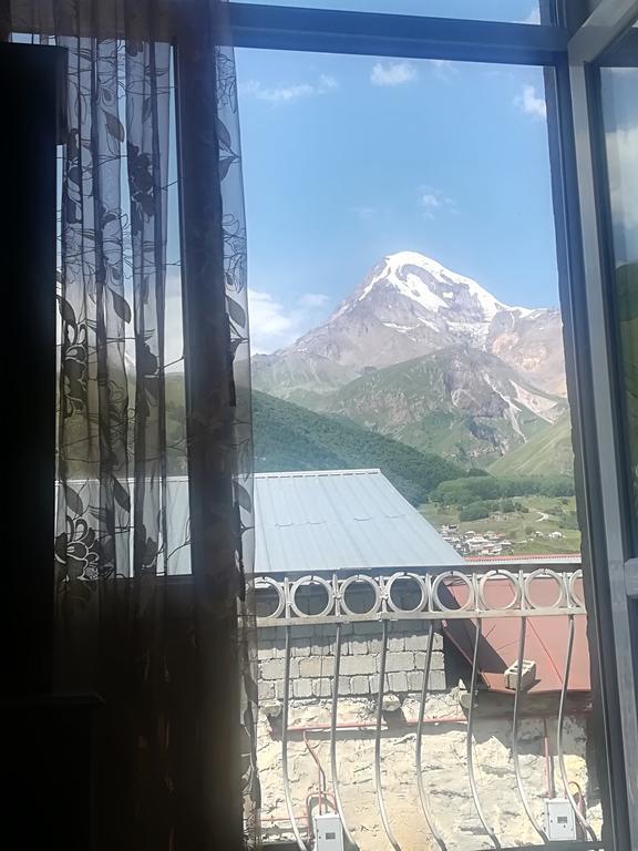Nikoloz Guesthouse Казбеги Екстериор снимка